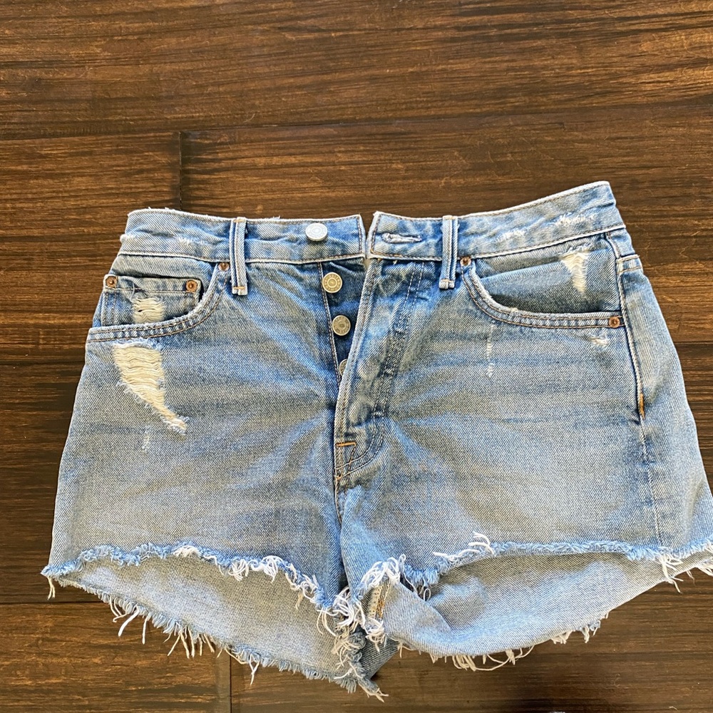 GFRND distressed light wash cut off shorts size 25